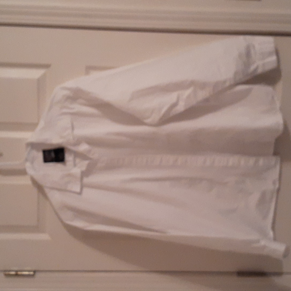 Lovely Riveted Lee White blouse in 100% cotton